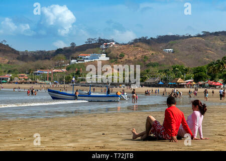 Touristen in Playa San Juan del Sur beach Nicaragua Mittelamerika Stockfoto