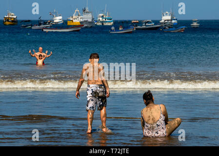 Touristen in Playa San Juan del Sur beach Nicaragua Mittelamerika Stockfoto