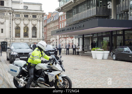 Seine königliche Hoheit Prinz William Verlassen der Königlichen Marine National Service von Thanksgiving an Queen Elizabeth 11 Konferenz Zentrum in Westminster, London, UK Stockfoto