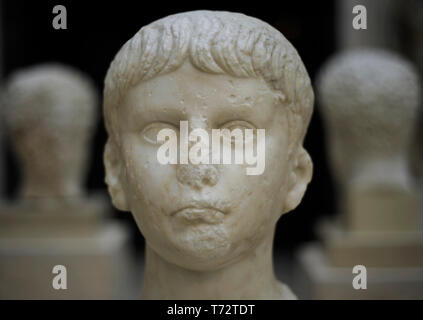 Nero (37-68 N.CHR.). Römische Kaiser. Patrizier. Büste des Nero, wie ein Kind. 50-54 AD. Marmor. Detail. Nationalen Archäologischen Museum. Madrid. Spanien. Stockfoto