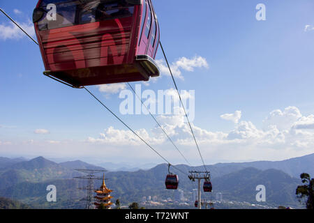 Neue Seilbahn in Genting Highlands übersetzende Passagiere in Malaysia. Stockfoto