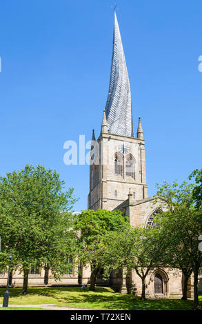 Kirche St. Maria und alle Heiligen Chesterfield mit einer berühmten Twisted spire Derbyshire in England GB UK Europa Stockfoto
