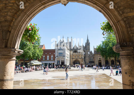 Blick auf den Cathedral Square und Peterborough Kathedrale von der Guildhall (Butter), Peterborough, Cambridgeshire, England, Vereinigtes Königreich Stockfoto