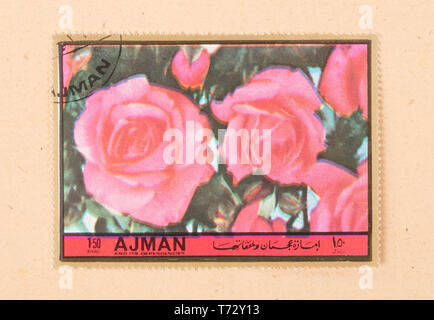 Vereinigte Arabische Emirate - ca. 1972: einen Stempel in den Vereinigten Arabischen Emiraten gedruckt zeigt eine Tulpe, ca. 1972 Stockfoto