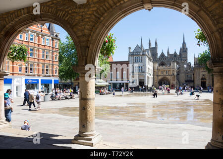 Blick auf den Cathedral Square und Peterborough Kathedrale von der Guildhall (Butter), Peterborough, Cambridgeshire, England, Vereinigtes Königreich Stockfoto