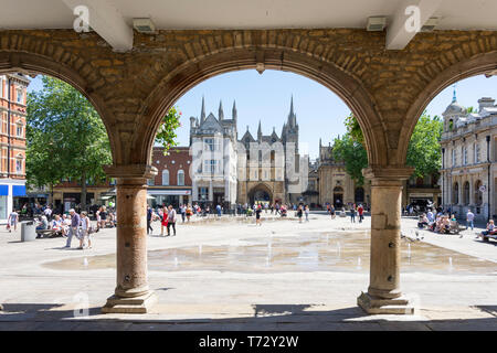 Blick auf den Cathedral Square und Peterborough Kathedrale von der Guildhall (Butter), Peterborough, Cambridgeshire, England, Vereinigtes Königreich Stockfoto