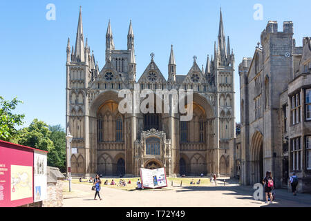 West Front, Peterborough Kathedrale, Peterborough, Cambridgeshire, England, Vereinigtes Königreich Stockfoto