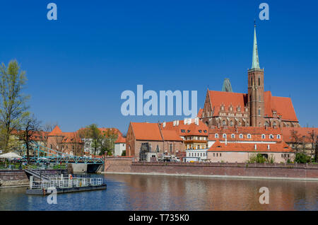 Breslau, Niederschlesien, Polen. Blick über die Odra River zu Ostrow Tumski Bezirk. Stockfoto