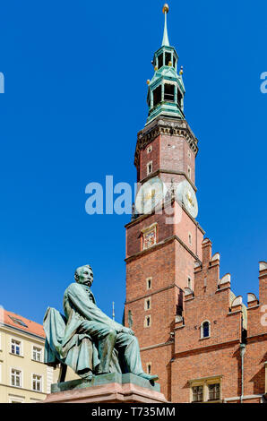 Breslau, Niederschlesien, Polen. Aleksander Fredro gegenüber dem Alten Rathaus. Marktplatz, Altstadt. Stockfoto