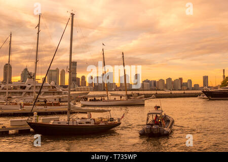 DOWNTOWN SKYLINE JERSEY CITY NEW JERSEY VON WORLD TRADE CENTER MARINA DOWNTOWN MANHATTAN NEW YORK CITY USA Stockfoto