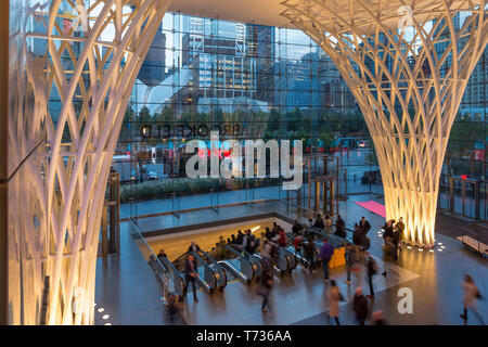 U-BAHN EINGANG WESTFIELD WORLD TRADE CENTER SHOPPING MALL (© SANTIAGO CALATRAVA 2016) DOWNTOWN MANHATTAN NEW YORK CITY USA Stockfoto