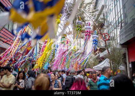 Brasilianer feiern die Tanabata Matsuri in Sao Paulo. Stockfoto