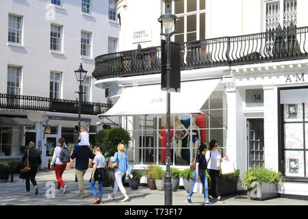 Französische Luxushotels beachwear shop Eros, auf Motcomb und Lowndes Straßen in Belgravia SW1, UK Stockfoto