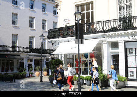 Französische Luxushotels beachwear shop Eros, auf Motcomb und Lowndes Straßen in Belgravia SW1, UK Stockfoto