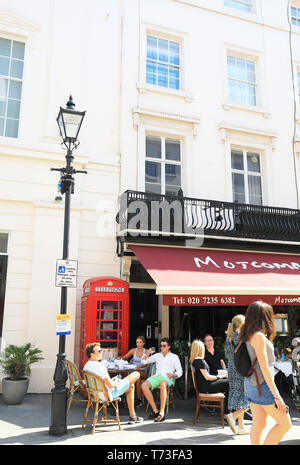 Motcombs Bar & Brasserie auf stilvolle Motcomb Street, in Belgravia, London SW1, UK Stockfoto