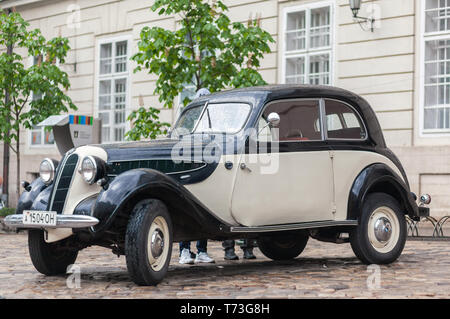 Lemberg, Ukraine - Mai 3, 2019: Ausstellung von retro Autos. Lemberg STADT TAG. Luxus alte Vintage Retro Auto BMW Stockfoto