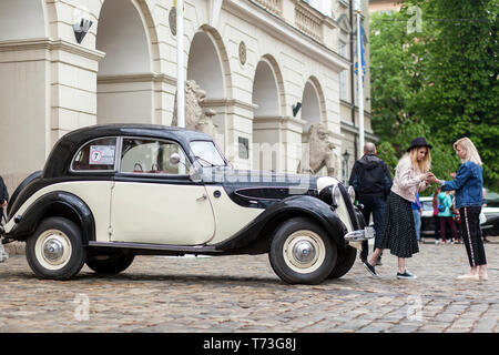 Lemberg, Ukraine - Mai 3, 2019: Ausstellung von retro Autos. Lemberg STADT TAG. Luxus alte Vintage Retro Auto BMW Stockfoto