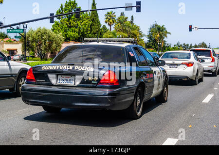 April 30, 2019 Sunnyvale/CA/USA - Polizei Auto fahren auf den Straßen von San Jose, Santa Clara County Stockfoto