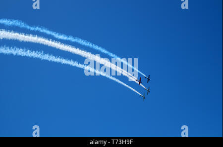 Torre del Mar, Spanien - Juli 29., 2018. Flugzeuge aerobatic Gruppe die Durchführung einer Demonstration Flug bei Festival Aereo Internationale Torre del Mar, Malag Stockfoto