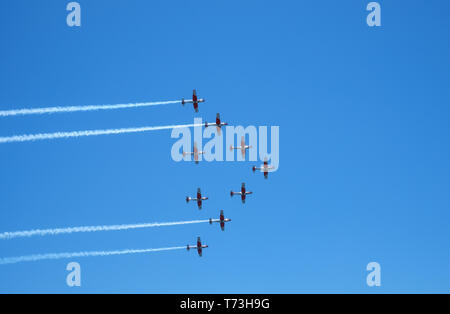 Torre del Mar, Spanien - Juli 29., 2018. Flugzeuge aerobatic Gruppe die Durchführung einer Demonstration Flug bei Festival Aereo Internationale Torre del Mar, Malag Stockfoto