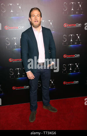 STX Filme Präsentation auf Cinemacon 2019 im Kolosseum im Caesars Palace mit statt: Charlie Hunnam Wo: Las Vegas, Nevada, United States Wenn: 03 Apr 2019 Credit: DJDM/WENN.com Stockfoto