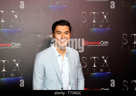 STX Filme Präsentation auf Cinemacon 2019 im Kolosseum im Caesars Palace mit statt: Henry Golding Wo: Las Vegas, Nevada, United States Wenn: 03 Apr 2019 Credit: DJDM/WENN.com Stockfoto