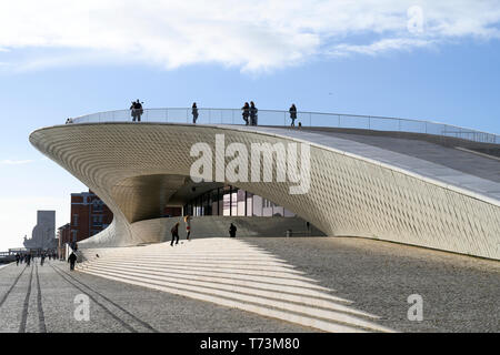 MAAT-Museum für Kunst, Architektur und Technik, ein Museum in einem alten Riverside Power Station, die sich mit erneuerbarer Energie und elektrische Phänomene Exponate Stockfoto