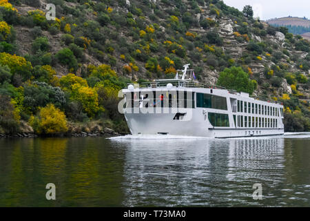 Bootsfahrt auf dem Fluss Douro Alijo; Gemeinde, Vila Real, Portugal Stockfoto