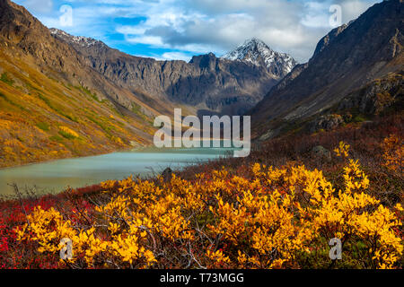 Malerischer Blick auf Eagle Lake und Eagle Peak in der Chugach State Park, South-central Alaska; Alaska, Vereinigte Staaten von Amerika Stockfoto