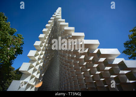 Serpentine Gallery in Kensington Gardens im Sommer Sonnenschein Stockfoto