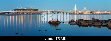 Russland, SANKT PETERSBURG - 19. April 2017: vasilevsky Island und ring-Straße auf einem Sonnenuntergang. St. Petersburg, Russland Stockfoto