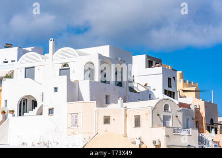 Traditionellen, weiß getünchten Häuser in Oia, Santorini, Griechenland Stockfoto