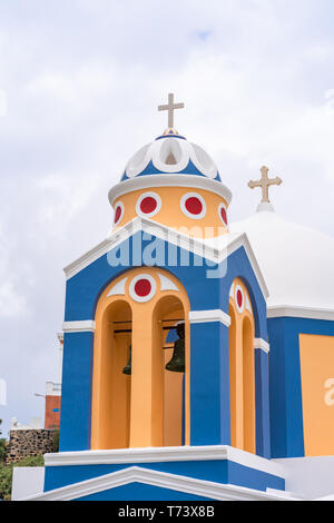 Die katholische Kirche von Saint Stylianos in Fira, Santorini, Griechenland Stockfoto