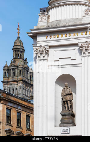 Statue von George Hutchison, Einfügung in die Wand des Gebäudes, dass er wie ein Krankenhaus im 17. Jahrhundert, Ingram Street, Glasgow in Betrieb genommen Stockfoto