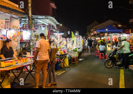 Malakka, Malaysia - April 21,2019: Die Nacht Markt am Freitag, Samstag und Sonntag ist der beste Teil der Jonker Street, es alles verkauft von Tast Stockfoto