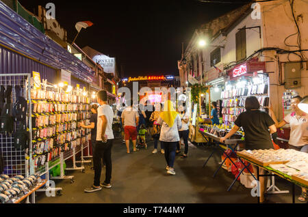 Malakka, Malaysia - April 21,2019: Die Nacht Markt am Freitag, Samstag und Sonntag ist der beste Teil der Jonker Street, es alles verkauft von Tast Stockfoto