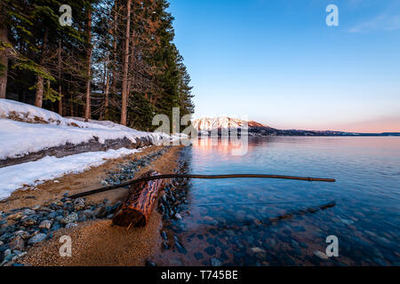 Sonnenaufgang von Valhalla Pier in South Lake Tahoe Stockfoto