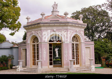 In Pegli, Italien, April/02/2018 - Blumig, Haus im Park der Villa Durazzo - Pallavicini Stockfoto