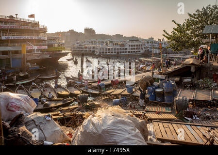 Straße Szenen aus einer Rikscha in Dhaka, Bangladesh. Stockfoto