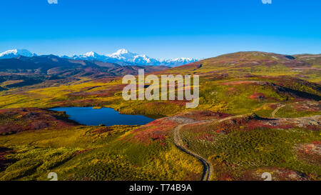 Denali National Park wie von Peters Hills mit20320' Mount Denali gesehen, Wissen formal als Mount McKinley und die Alaska Range Stockfoto