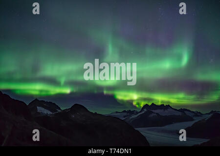 Northern Lights leuchtende über die Juneau Icefield, Tongass National Forest, Alaska, Vereinigte Staaten von Amerika Stockfoto