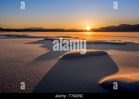 Winter Nachmittag am Mendenhall Lake, Juneau, Alaska, Vereinigte Staaten von Amerika Stockfoto