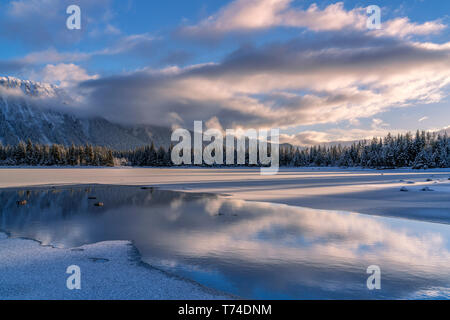 Winter Nachmittag am Mendenhall Lake, Juneau, Alaska, Vereinigte Staaten von Amerika Stockfoto