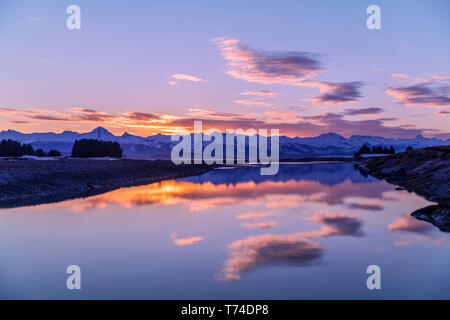 Chilkat Eagle River und die Berge bei Sonnenuntergang, Alaska, Vereinigte Staaten von Amerika Stockfoto