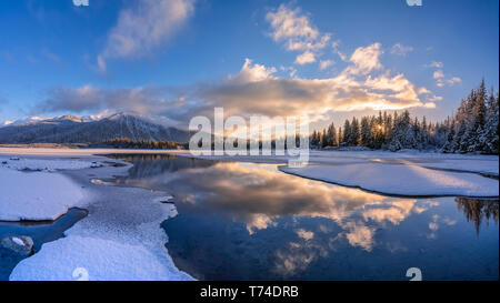 Winter Nachmittag am Mendenhall Lake, Tongass National Forest, Juneau, Alaska, Vereinigte Staaten von Amerika Stockfoto