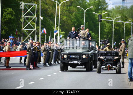 Warschau, Polen. 03 Mai, 2019. Militärparade zum 20. Jahrestag der NATO-Mitgliedschaft und zum 15. Jahrestag der Mitgliedschaft in der Europäischen Union statt. Präsident Andrzej Duda, Premierminister Mateusz Morawiecki, Marschall des Sejm Marek Kuchcinski, Marschall der Senat Stanisalaw Karczewski und Verteidigungsminister Mariusz Blaszczak joined Parade in der Hauptstadt. Credit: Jakob Ratz/Pacific Press/Alamy leben Nachrichten Stockfoto