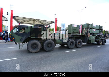 Warschau, Polen. 03 Mai, 2019. Militärparade zum 20. Jahrestag der NATO-Mitgliedschaft und zum 15. Jahrestag der Mitgliedschaft in der Europäischen Union statt. Präsident Andrzej Duda, Premierminister Mateusz Morawiecki, Marschall des Sejm Marek Kuchcinski, Marschall der Senat Stanisalaw Karczewski und Verteidigungsminister Mariusz Blaszczak joined Parade in der Hauptstadt. Credit: Jakob Ratz/Pacific Press/Alamy leben Nachrichten Stockfoto