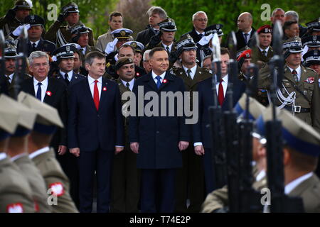 Warschau, Polen. 03 Mai, 2019. Militärparade zum 20. Jahrestag der NATO-Mitgliedschaft und zum 15. Jahrestag der Mitgliedschaft in der Europäischen Union statt. Präsident Andrzej Duda, Premierminister Mateusz Morawiecki, Marschall des Sejm Marek Kuchcinski, Marschall der Senat Stanisalaw Karczewski und Verteidigungsminister Mariusz Blaszczak joined Parade in der Hauptstadt. Credit: Jakob Ratz/Pacific Press/Alamy leben Nachrichten Stockfoto