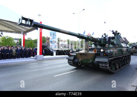 Warschau, Polen. 03 Mai, 2019. Militärparade zum 20. Jahrestag der NATO-Mitgliedschaft und zum 15. Jahrestag der Mitgliedschaft in der Europäischen Union statt. Präsident Andrzej Duda, Premierminister Mateusz Morawiecki, Marschall des Sejm Marek Kuchcinski, Marschall der Senat Stanisalaw Karczewski und Verteidigungsminister Mariusz Blaszczak joined Parade in der Hauptstadt. Credit: Jakob Ratz/Pacific Press/Alamy leben Nachrichten Stockfoto