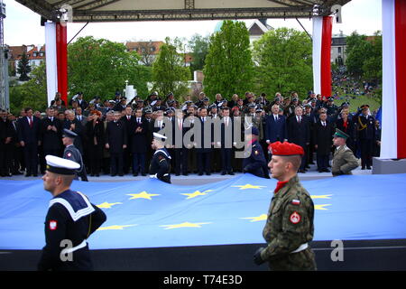 Warschau, Polen. 03 Mai, 2019. Militärparade zum 20. Jahrestag der NATO-Mitgliedschaft und zum 15. Jahrestag der Mitgliedschaft in der Europäischen Union statt. Präsident Andrzej Duda, Premierminister Mateusz Morawiecki, Marschall des Sejm Marek Kuchcinski, Marschall der Senat Stanisalaw Karczewski und Verteidigungsminister Mariusz Blaszczak joined Parade in der Hauptstadt. Credit: Jakob Ratz/Pacific Press/Alamy leben Nachrichten Stockfoto